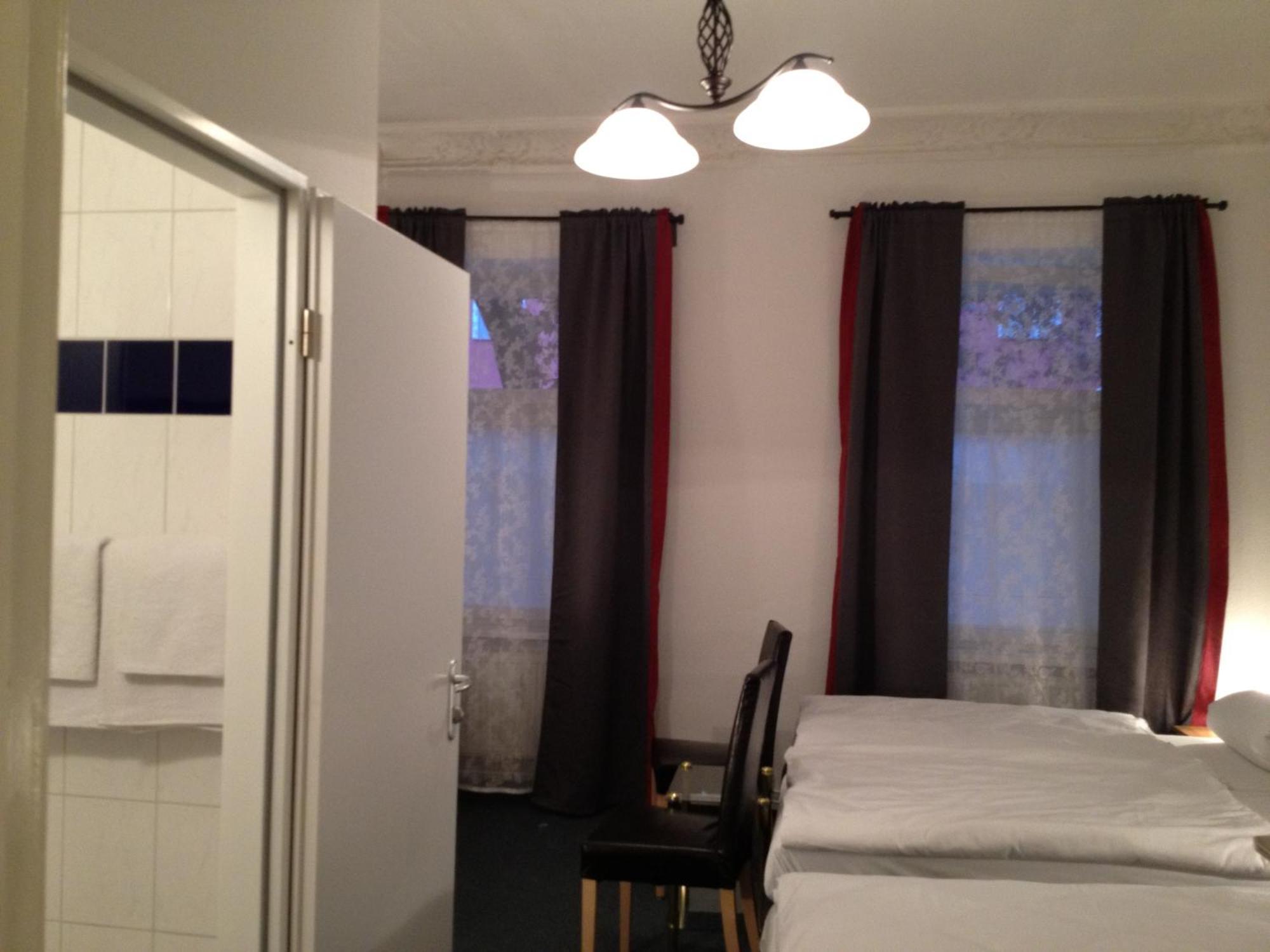 ברלין Hotel-Pension Dorma מראה חיצוני תמונה